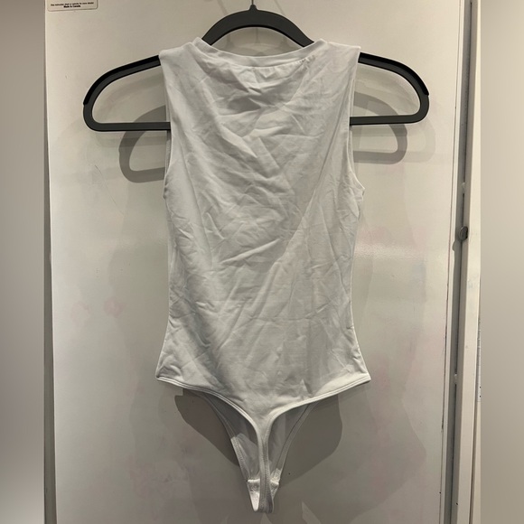 Aritzia Contour Crew Bodysuit - Picture 2 of 7